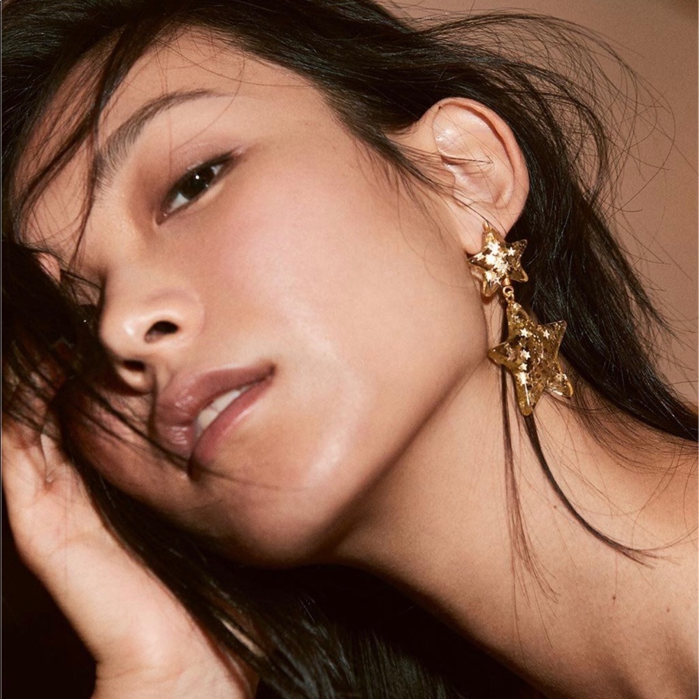 ISO!! Madewell glitter star statement earrings!!